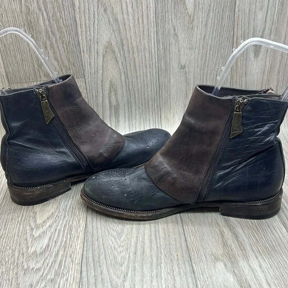 LA BOTTEGA DI LISA Blk & Brn Ankle Boots